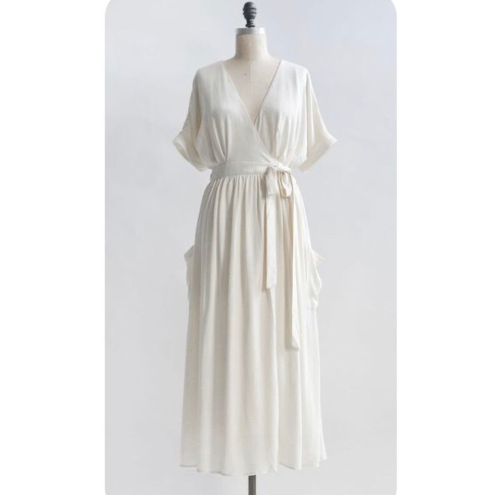 Adored vintage linen wrap dress🌿